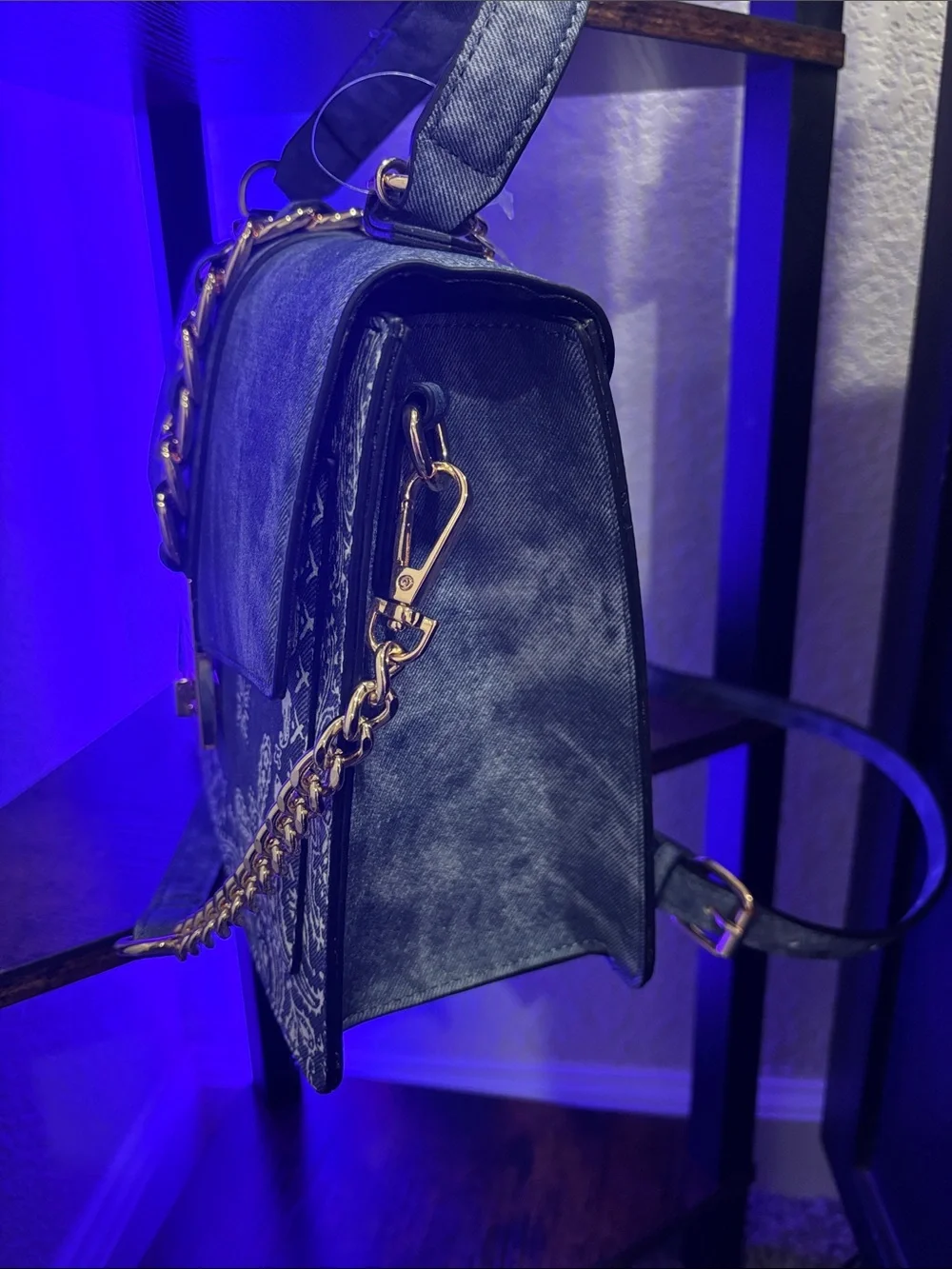 Aldo width stylish accessory